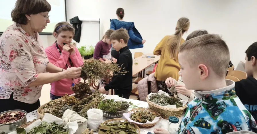 Bylinky všemi smysly – přednáška členky ČAZV na Dětské zemědělské akademii