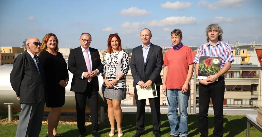 Výstavy pořádané k Mezinárodnímu roku zdraví rostlin zahájeny